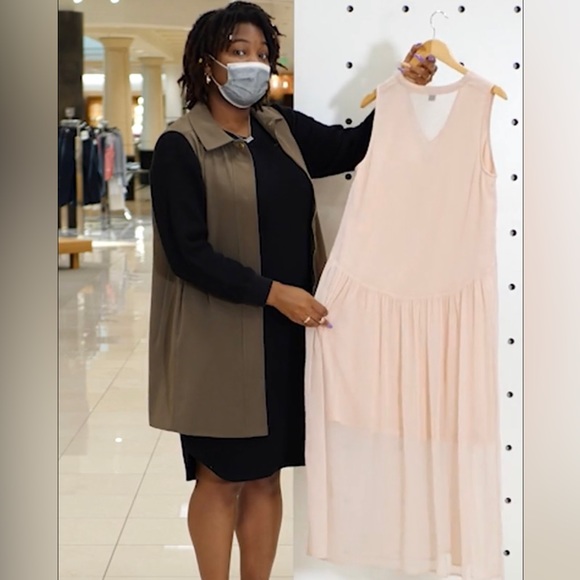 HALOGEN Double V layered chiffon dress - Picture 2 of 3